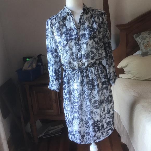 Vince Camuto Snakeskin  Print Shirt Dress Size 6 - Picture 1 of 16